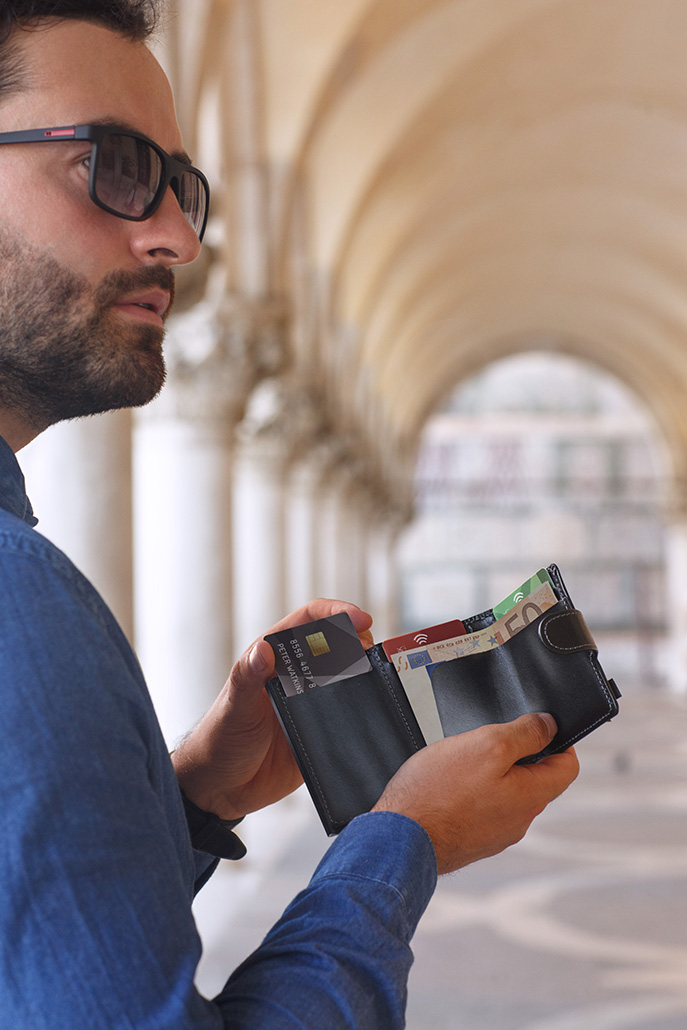 کیف پول در مد و استایل